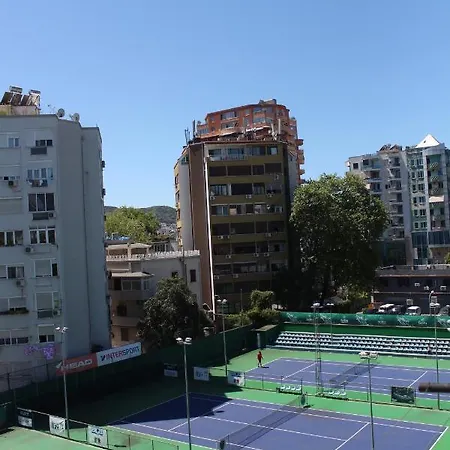 Holiday Apartment Tirana דירה *