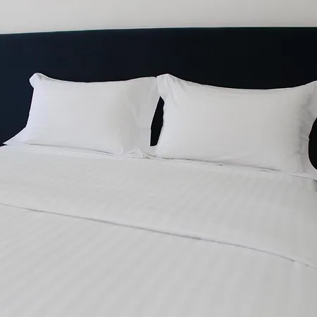 アパート Holiday Apartment Tirana *