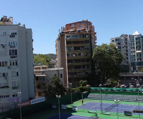 Holiday Apartment Tirana アパート *