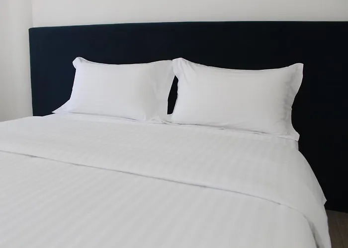 アパート Holiday Apartment Tirana *